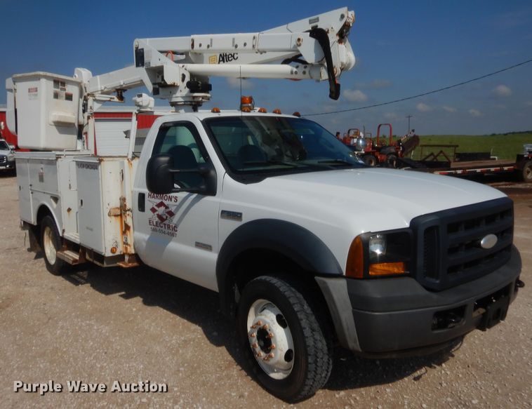 image for item IP9774 2006 Ford F550  bucket truck