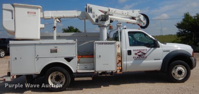 image for item IP9774 2006 Ford F550  bucket truck
