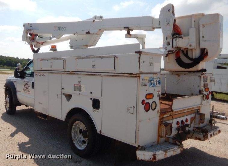 image for item IP9774 2006 Ford F550  bucket truck