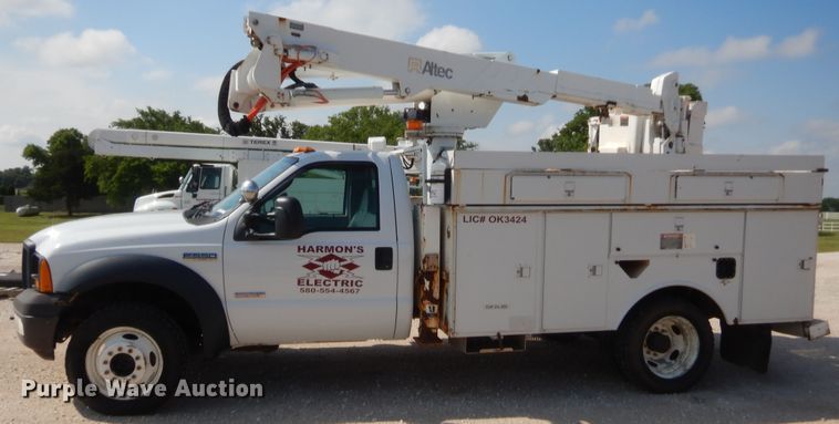 image for item IP9774 2006 Ford F550  bucket truck