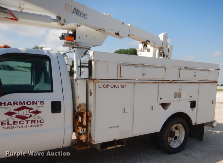 image for item IP9774 2006 Ford F550  bucket truck