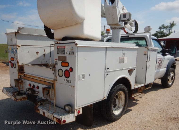image for item IP9774 2006 Ford F550  bucket truck