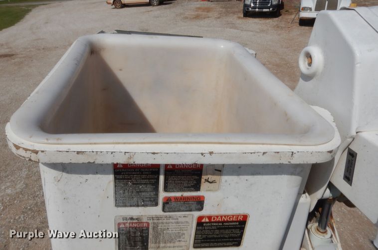 image for item IP9774 2006 Ford F550  bucket truck