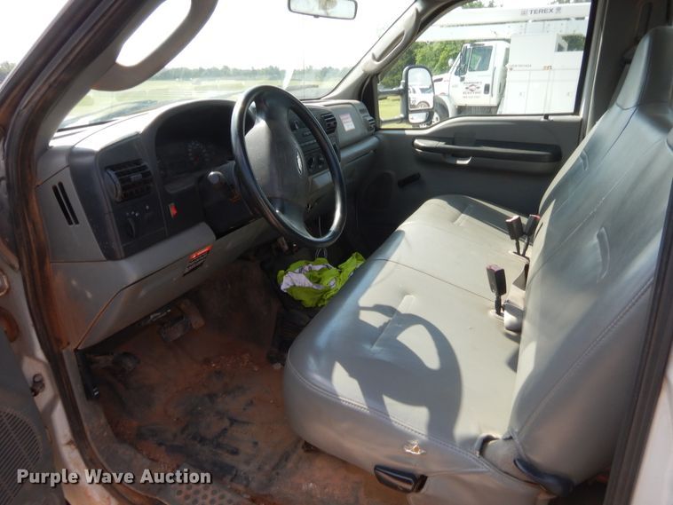 image for item IP9774 2006 Ford F550  bucket truck