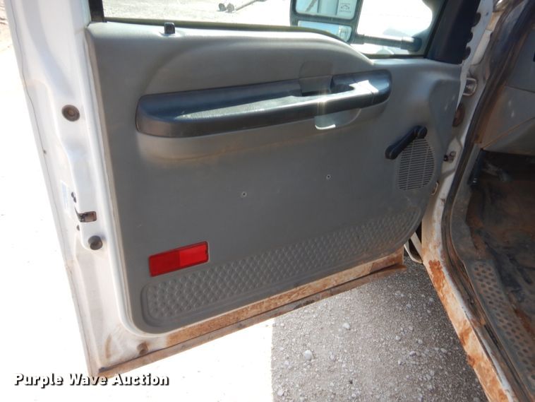 image for item IP9774 2006 Ford F550  bucket truck