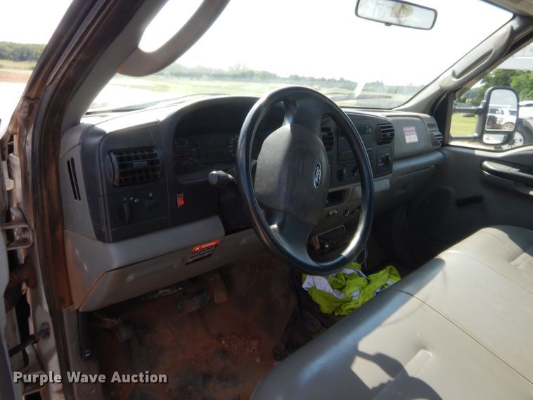 image for item IP9774 2006 Ford F550  bucket truck