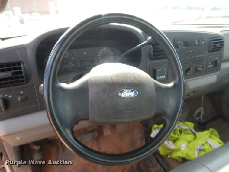 image for item IP9774 2006 Ford F550  bucket truck