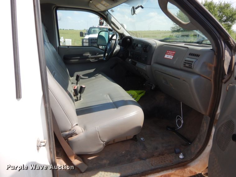 image for item IP9774 2006 Ford F550  bucket truck