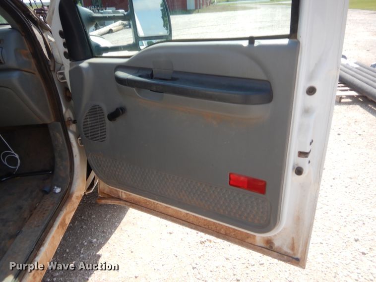 image for item IP9774 2006 Ford F550  bucket truck