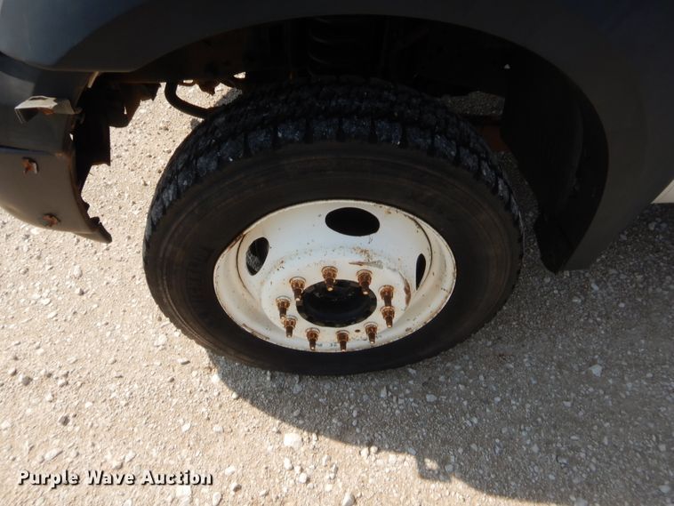 image for item IP9774 2006 Ford F550  bucket truck