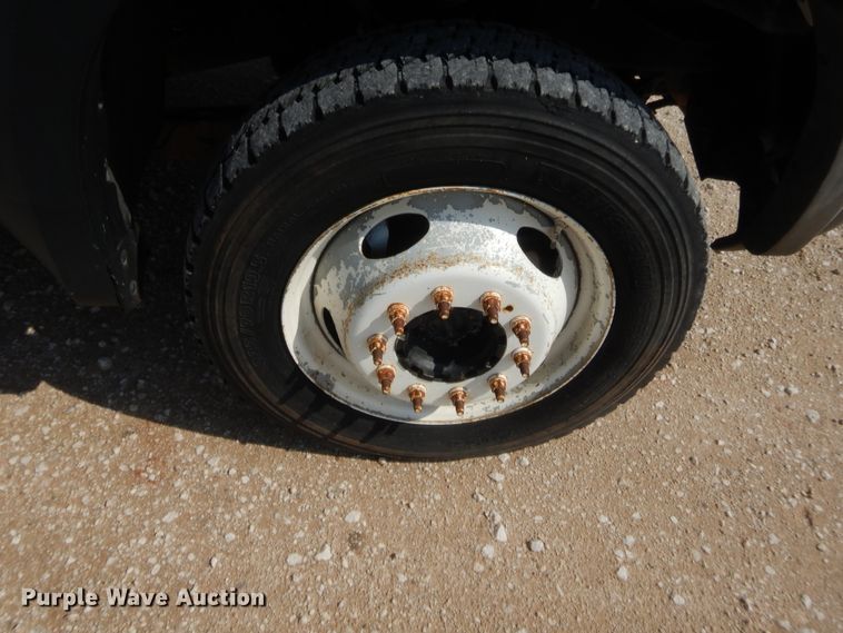 image for item IP9774 2006 Ford F550  bucket truck