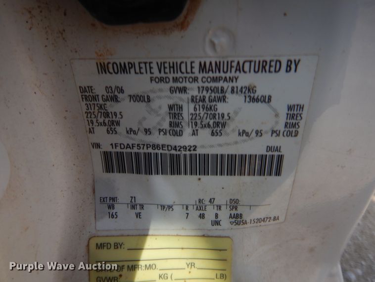 image for item IP9774 2006 Ford F550  bucket truck