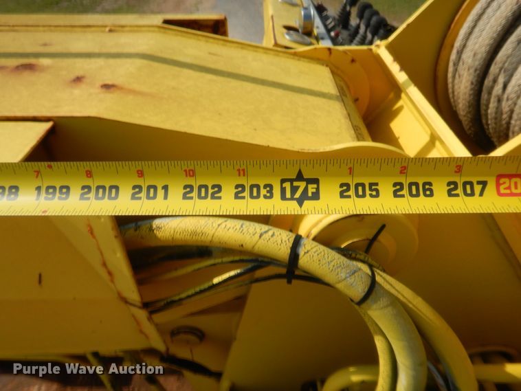 image for item IP9776 2001 International 470  digger derrick truck