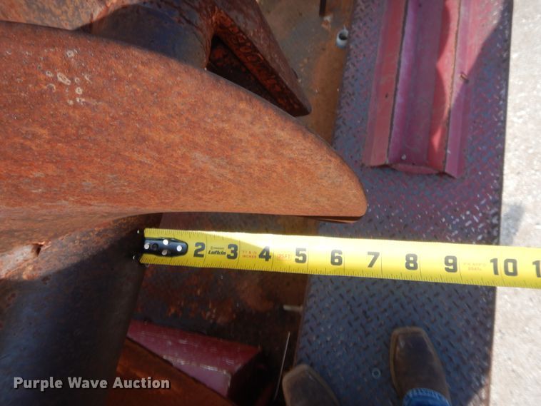 image for item IP9776 2001 International 470  digger derrick truck