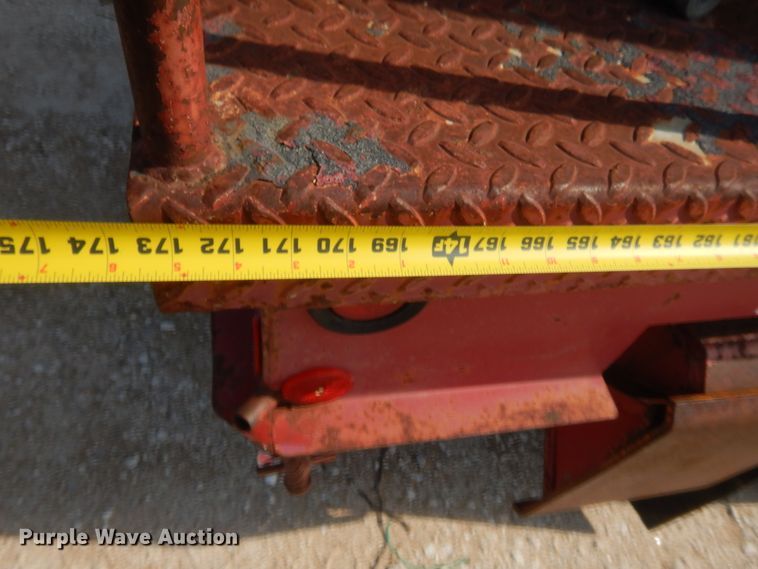 image for item IP9776 2001 International 470  digger derrick truck