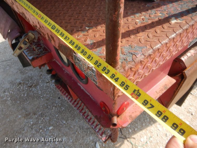 image for item IP9776 2001 International 470  digger derrick truck