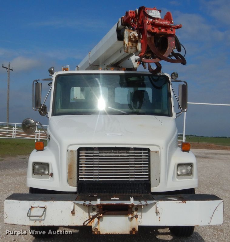 image for item IP9777 2002 Freightliner FL80  pressure digger derrick truck