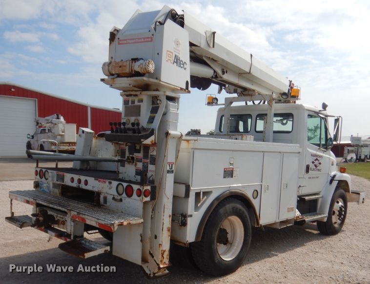 image for item IP9777 2002 Freightliner FL80  pressure digger derrick truck