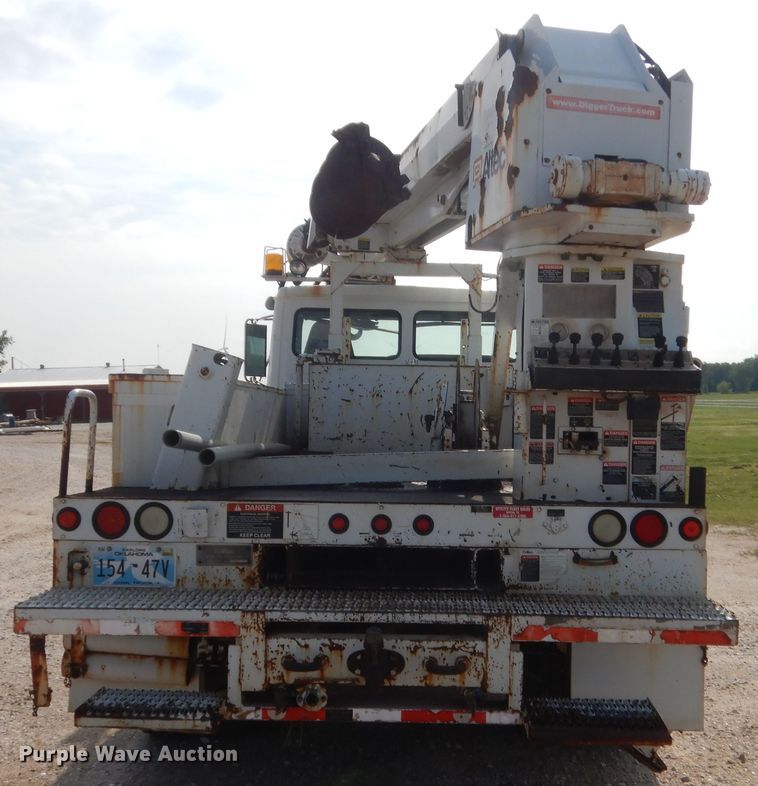 image for item IP9777 2002 Freightliner FL80  pressure digger derrick truck