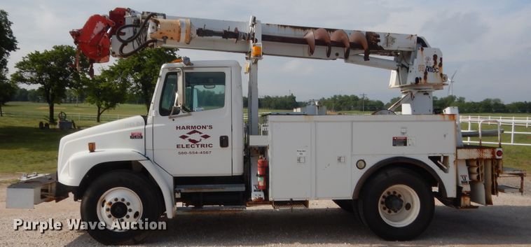 image for item IP9777 2002 Freightliner FL80  pressure digger derrick truck