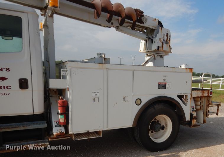 image for item IP9777 2002 Freightliner FL80  pressure digger derrick truck