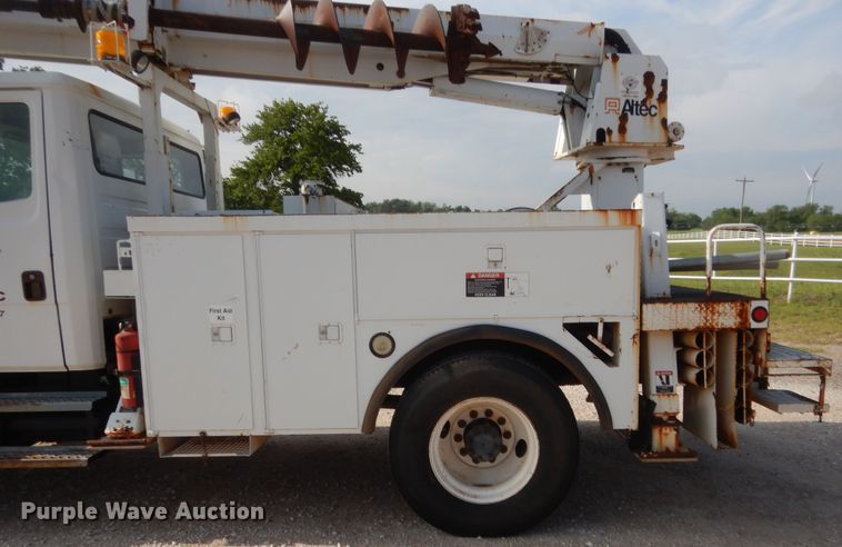 image for item IP9777 2002 Freightliner FL80  pressure digger derrick truck