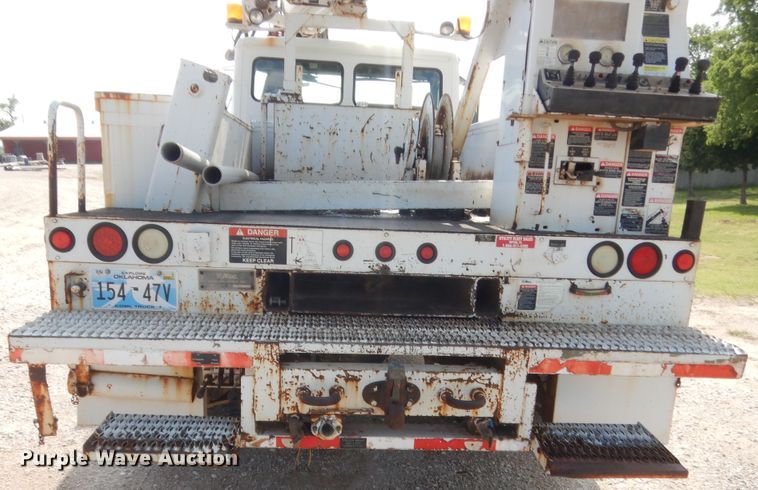 image for item IP9777 2002 Freightliner FL80  pressure digger derrick truck