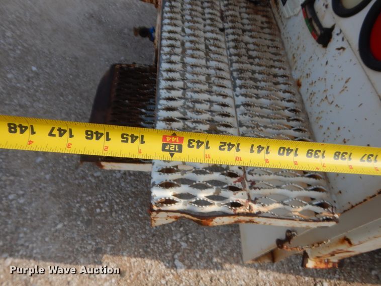 image for item IP9777 2002 Freightliner FL80  pressure digger derrick truck