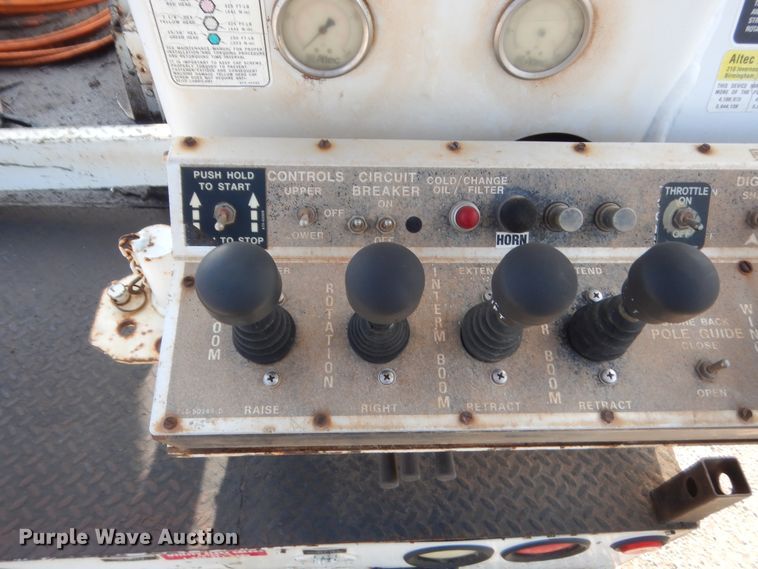 image for item IP9777 2002 Freightliner FL80  pressure digger derrick truck