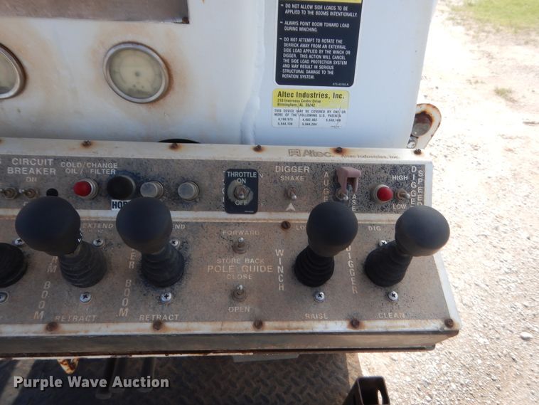 image for item IP9777 2002 Freightliner FL80  pressure digger derrick truck