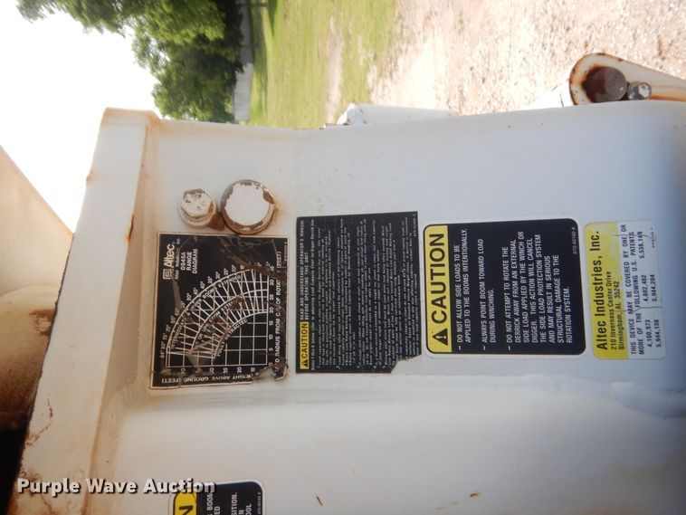 image for item IP9777 2002 Freightliner FL80  pressure digger derrick truck