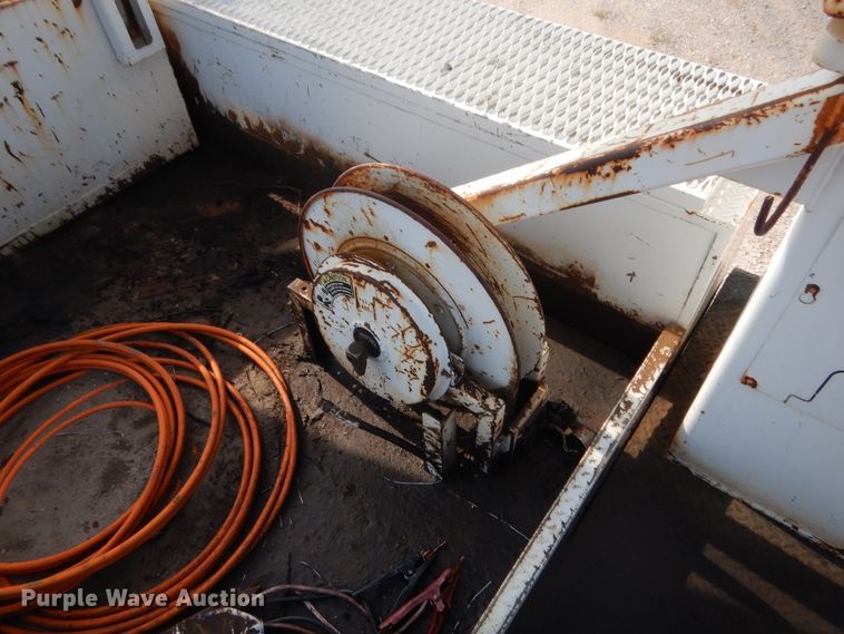 image for item IP9777 2002 Freightliner FL80  pressure digger derrick truck