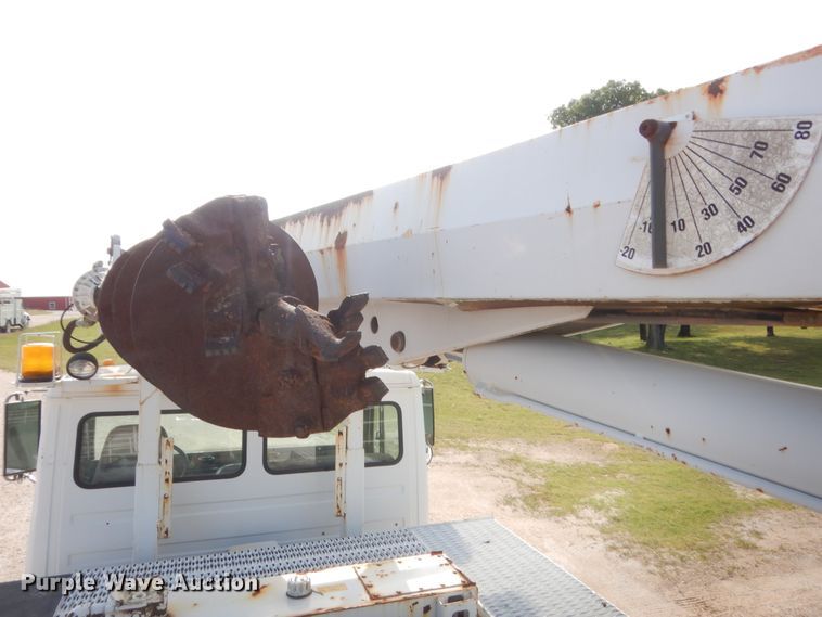 image for item IP9777 2002 Freightliner FL80  pressure digger derrick truck