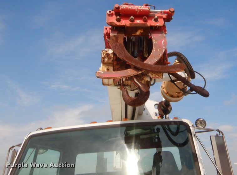 image for item IP9777 2002 Freightliner FL80  pressure digger derrick truck