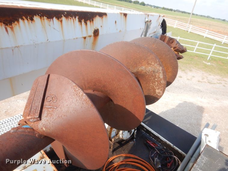 image for item IP9777 2002 Freightliner FL80  pressure digger derrick truck