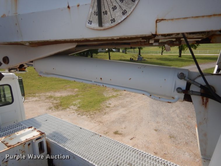 image for item IP9777 2002 Freightliner FL80  pressure digger derrick truck