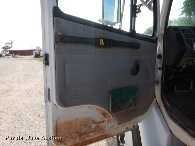 image for item IP9777 2002 Freightliner FL80  pressure digger derrick truck