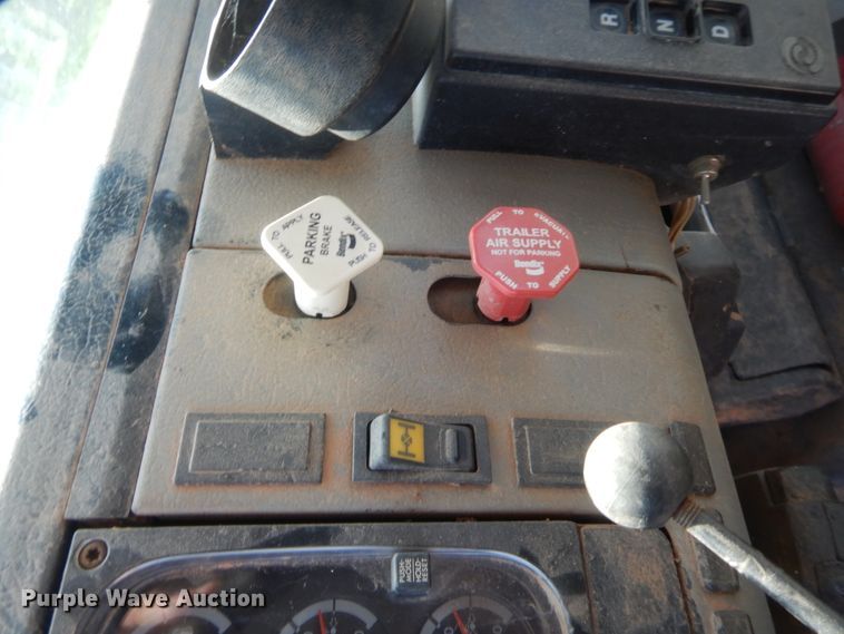 image for item IP9777 2002 Freightliner FL80  pressure digger derrick truck