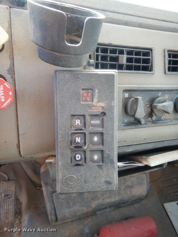 image for item IP9777 2002 Freightliner FL80  pressure digger derrick truck