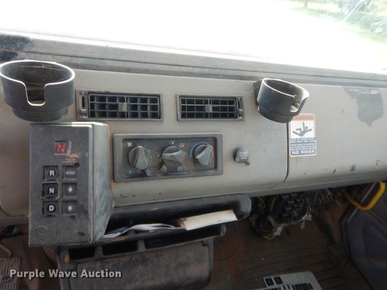 image for item IP9777 2002 Freightliner FL80  pressure digger derrick truck