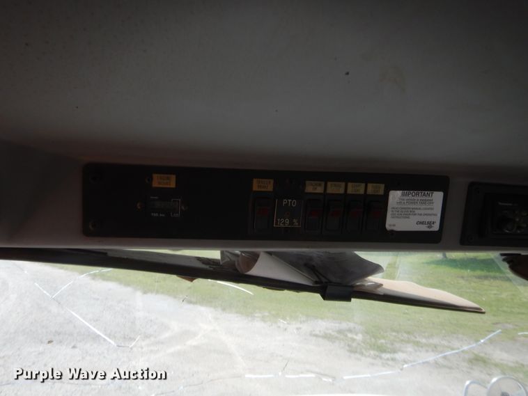 image for item IP9777 2002 Freightliner FL80  pressure digger derrick truck