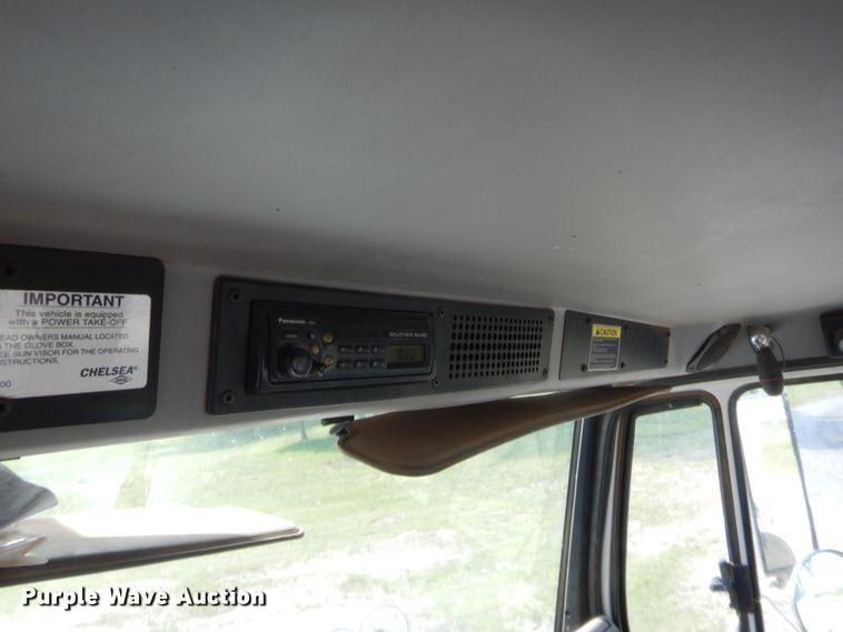 image for item IP9777 2002 Freightliner FL80  pressure digger derrick truck