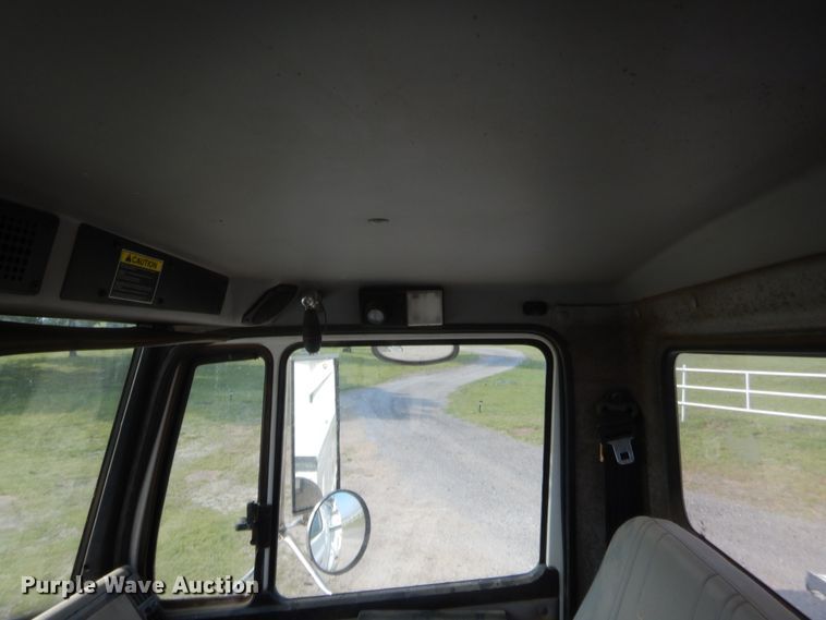 image for item IP9777 2002 Freightliner FL80  pressure digger derrick truck