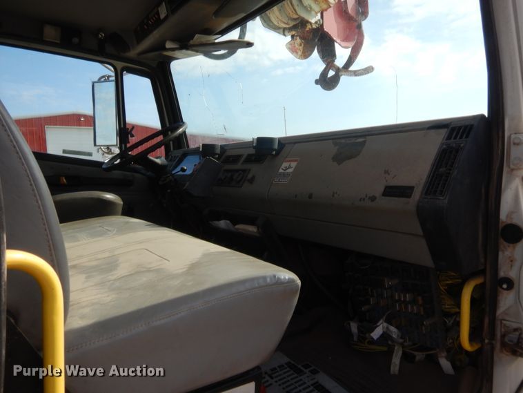 image for item IP9777 2002 Freightliner FL80  pressure digger derrick truck