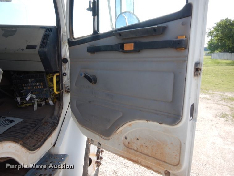 image for item IP9777 2002 Freightliner FL80  pressure digger derrick truck