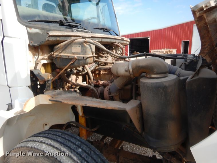 image for item IP9777 2002 Freightliner FL80  pressure digger derrick truck