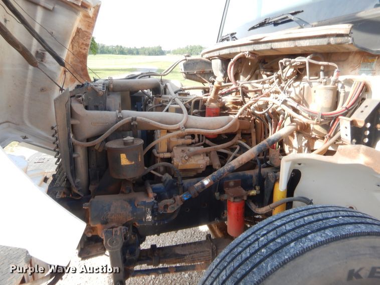 image for item IP9777 2002 Freightliner FL80  pressure digger derrick truck