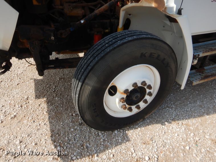 image for item IP9777 2002 Freightliner FL80  pressure digger derrick truck