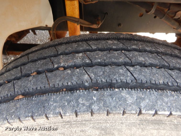 image for item IP9777 2002 Freightliner FL80  pressure digger derrick truck