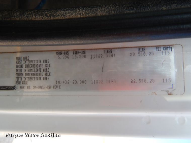 image for item IP9777 2002 Freightliner FL80  pressure digger derrick truck